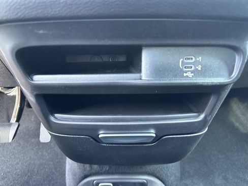 New 2027 Chrysler Pacifica Select FWD image 31