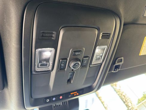 Used 2025 GMC Yukon XL Denali image 33