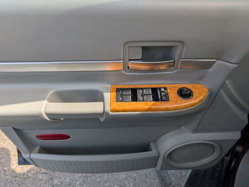 Used 2007 Chrysler Aspen Limited w/ Trailer Tow Group image 12