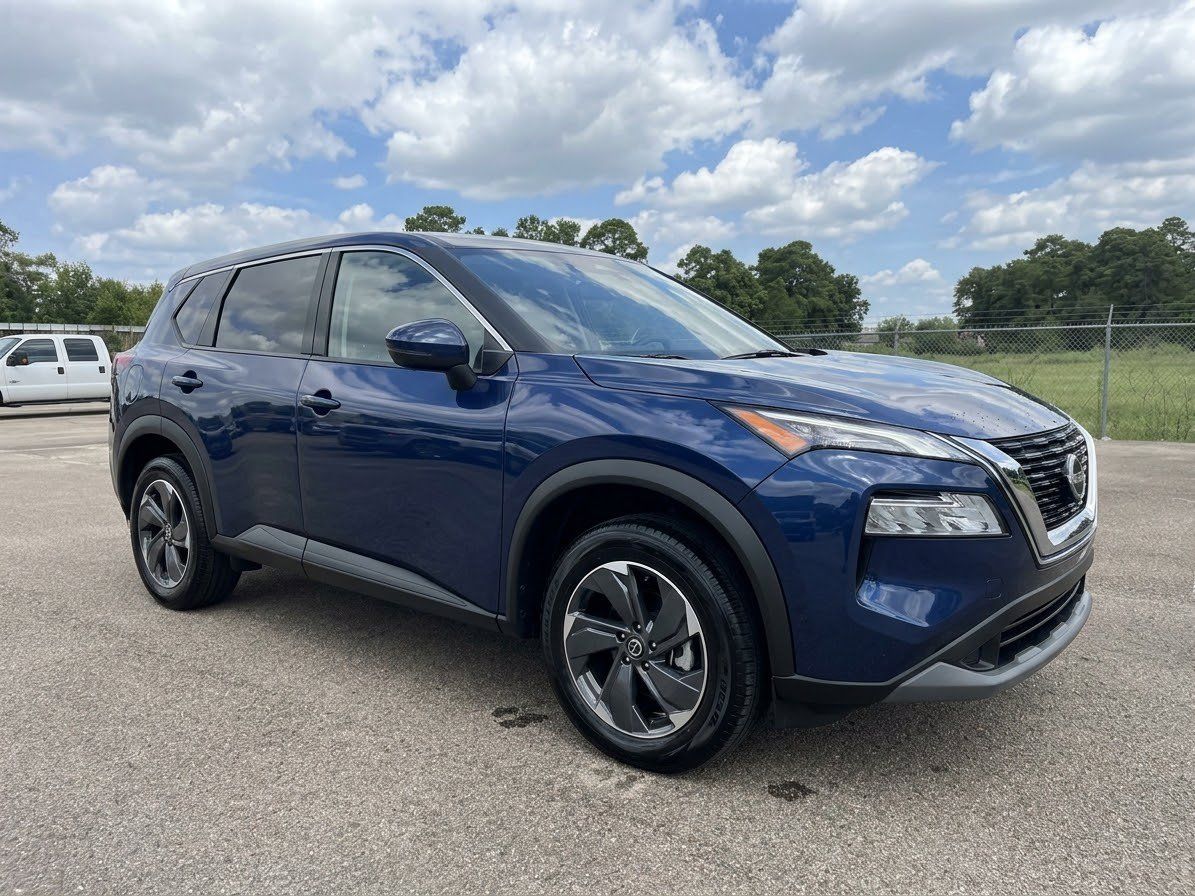 Used 2024 Nissan Rogue SV FWD image 1
