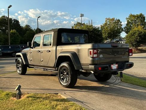 Used 2024 Jeep Gladiator Sport AWD/4WD image 5