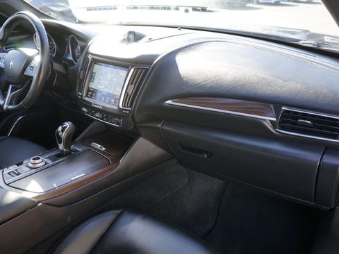 Used 2018 Maserati Levante GranLusso image 20