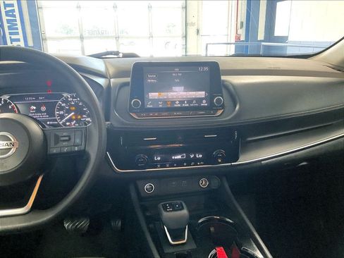 Used 2021 Nissan Rogue SV AWD/4WD image 18