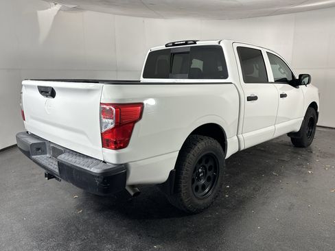 Used 2019 Nissan Titan S image 11