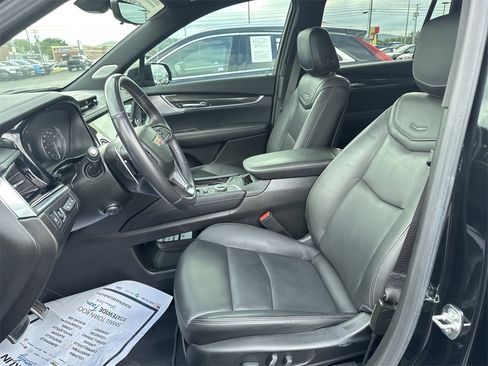 Used 2024 Cadillac XT6 Sport w/ Technology Package image 17