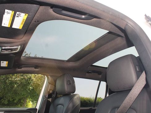 Used 2023 Mercedes-Benz GLB 250 4MATIC image 28