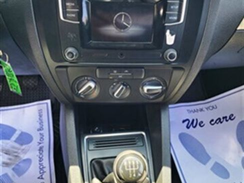 Used 2017 Volkswagen Jetta S image 40