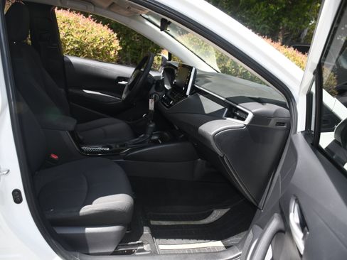 Used 2020 Toyota Corolla LE FWD image 19