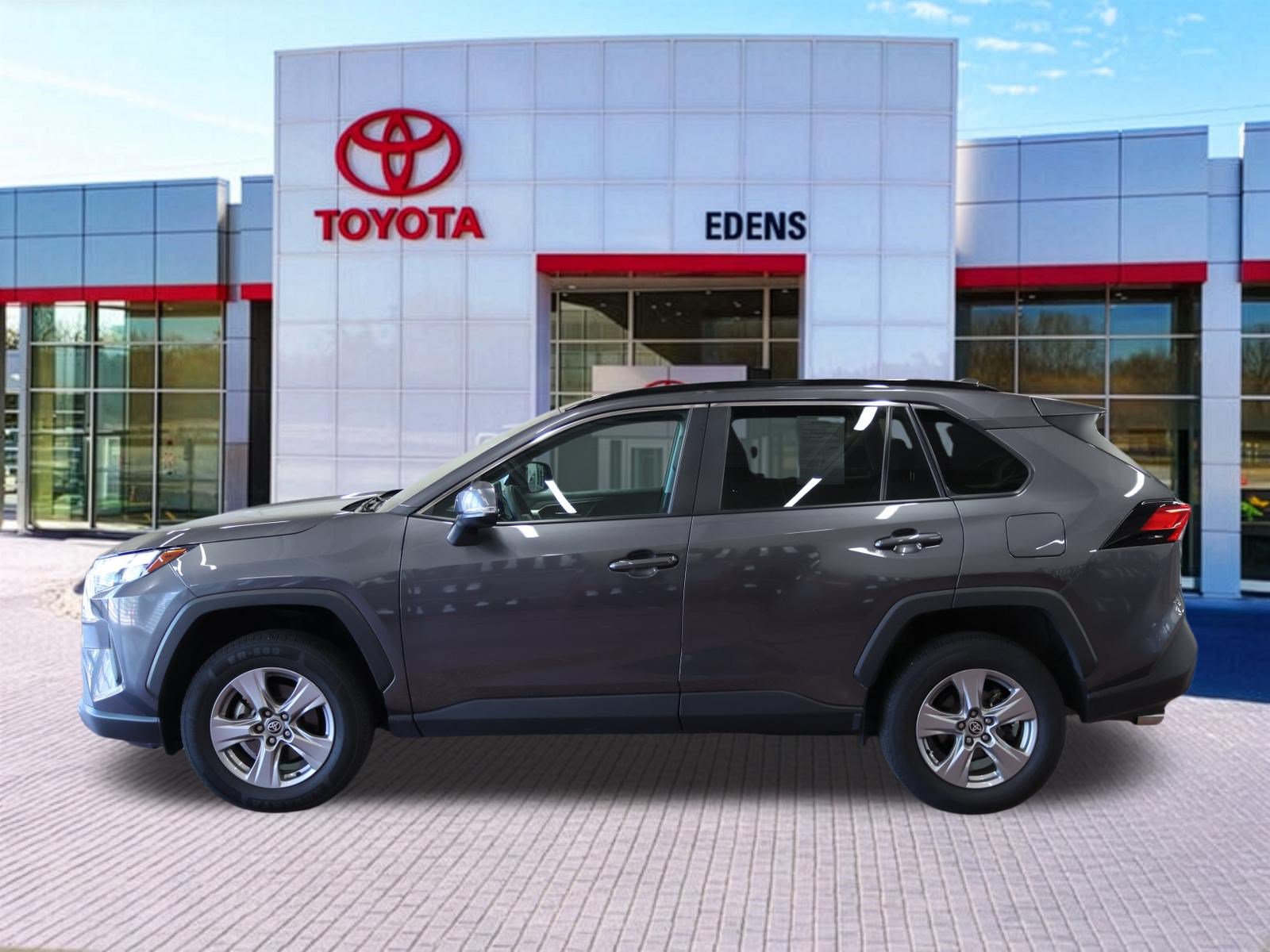 Used 2024 Toyota RAV4 XLE FWD image 8