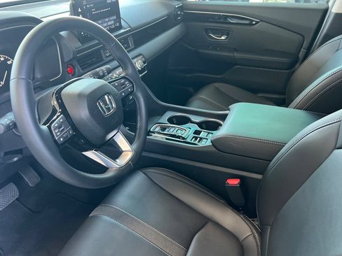 Used 2025 Honda Pilot Touring image 7