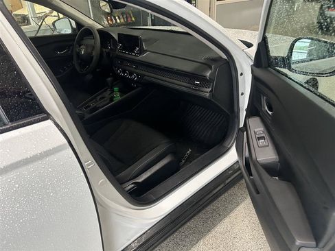 Used 2023 Honda Accord EX image 18