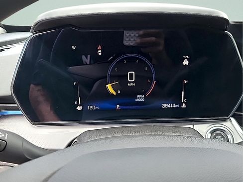 Used 2025 Chevrolet Trax LT FWD image 19