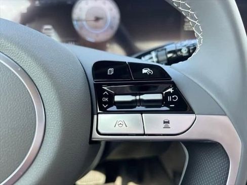 Used 2025 Hyundai Elantra Sport image 18