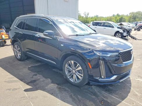 Used 2022 Cadillac XT6 Premium Luxury FWD image 2