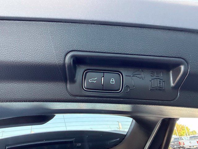 Used 2021 Ford Explorer Limited w/ Equipment Group 301A AWD/4WD image 23