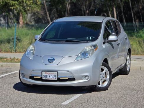 Used 2013 Nissan Leaf SV w/ Premium Pkg image 21