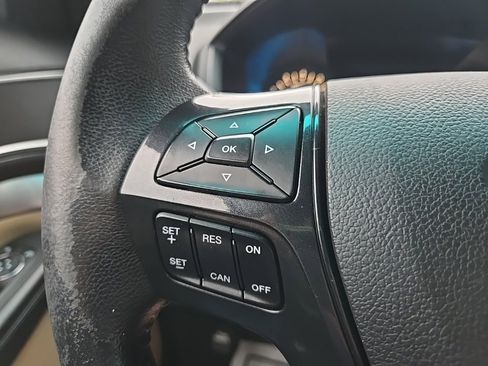 Used 2017 Ford Explorer XLT image 42