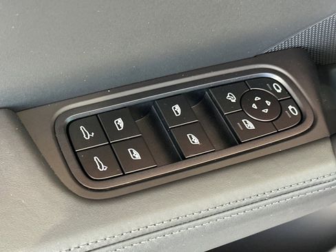 Used 2025 Porsche Cayenne GTS AWD/4WD image 13