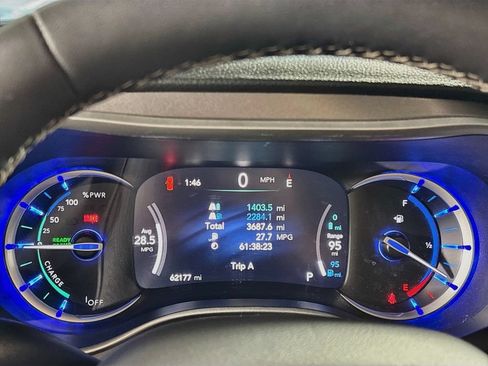 Used 2023 Chrysler Pacifica Touring-L FWD image 14