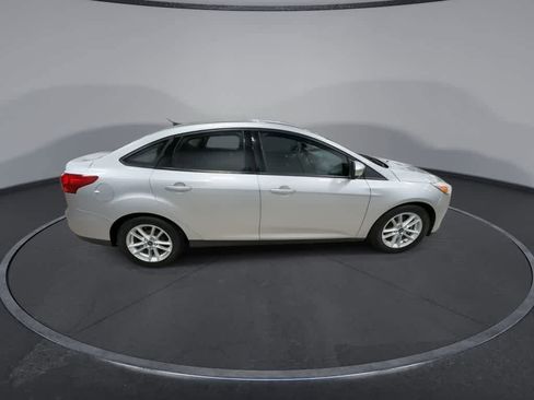 Used 2016 Ford Focus SE w/ SE Power Seat Package image 9