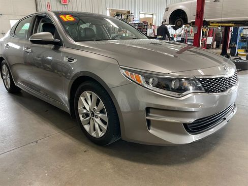 Used 2016 Kia Optima EX w/ Premium Package FWD image 4