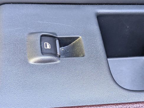 Used 2023 Ford Expedition Limited image 30