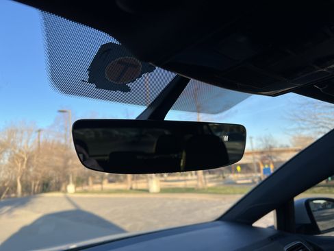 Used 2017 Volkswagen Golf S image 25