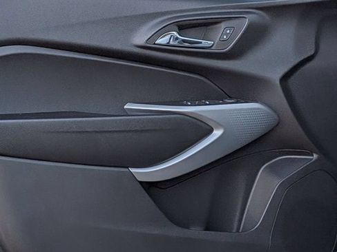 New 2026 Chevrolet Trax LS w/ LS Convenience Package FWD image 9