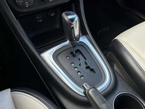 Used 2013 Chrysler 200 Limited FWD image 20