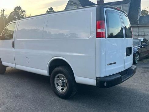 Used 2017 Chevrolet Express 2500 image 5