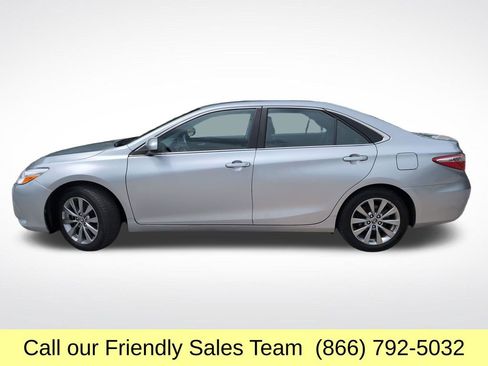 Used 2017 Toyota Camry XLE w/ Convenience Package FWD image 2