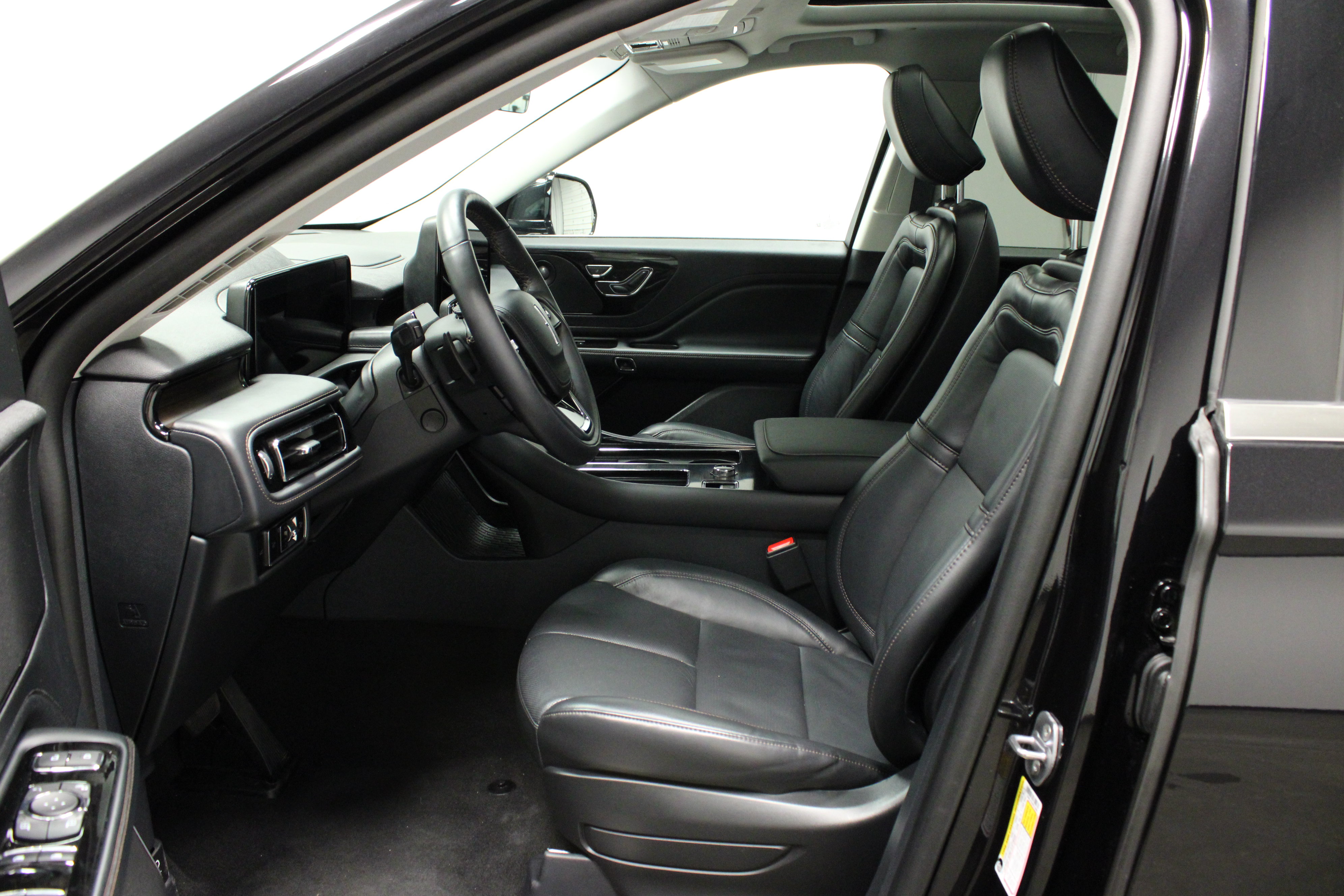 Used 2025 Lincoln Aviator Reserve AWD/4WD image 19