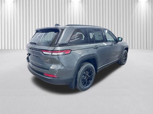 New 2025 Jeep Grand Cherokee Laredo image 5