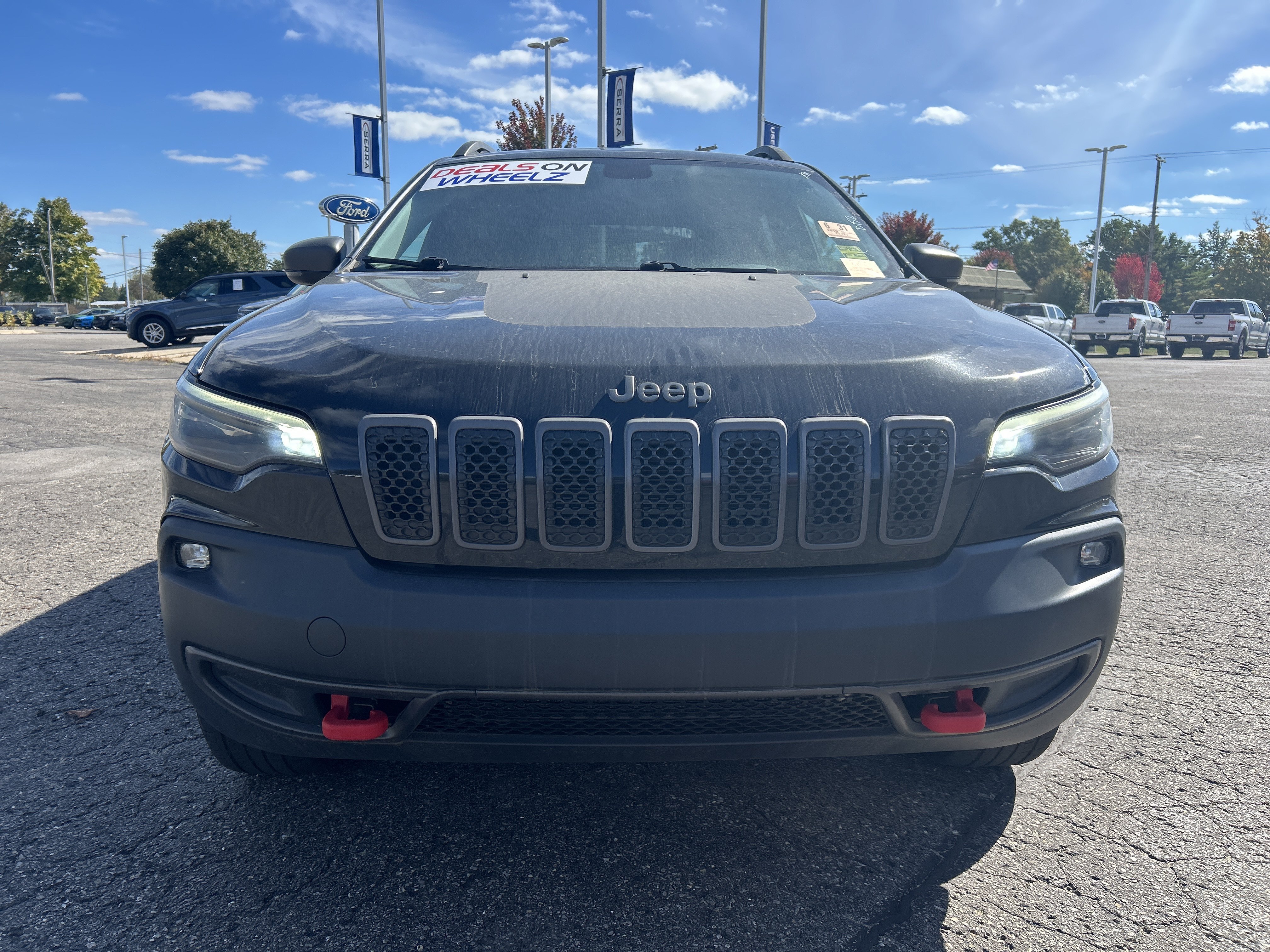 Used 2019 Jeep Cherokee Trailhawk AWD/4WD image 9