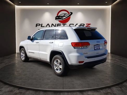 Used 2017 Jeep Grand Cherokee Laredo AWD/4WD image 3