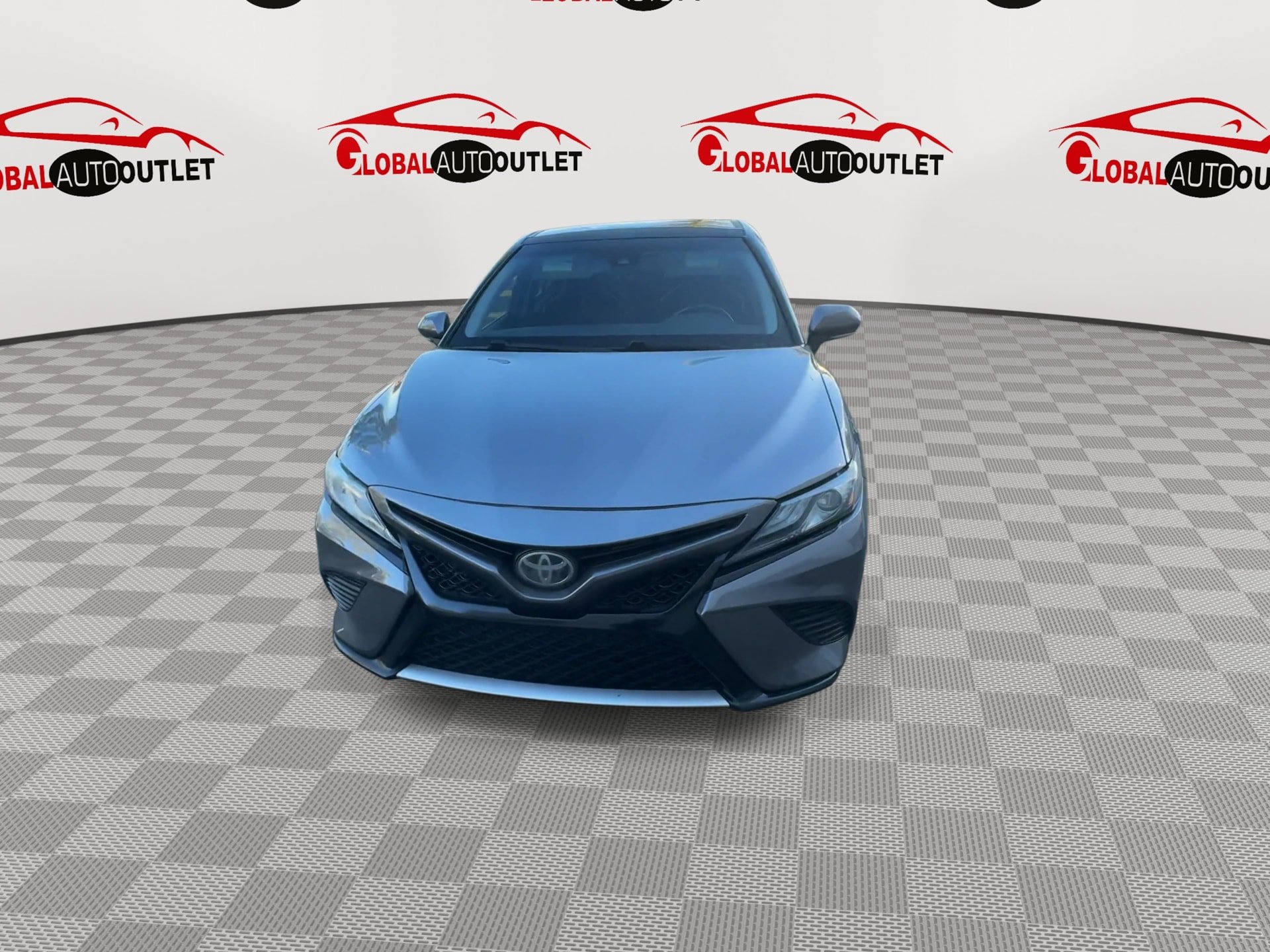 Used 2020 Toyota Camry XSE FWD image 3
