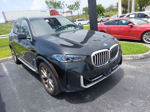 Used 2025 BMW X5 xDrive50e AWD/4WD image 3