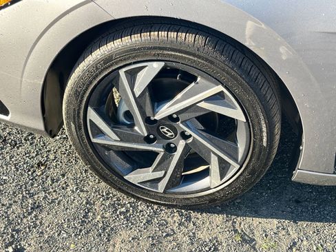 Used 2025 Hyundai Elantra Limited image 32