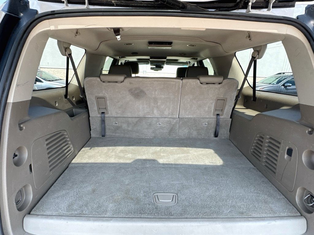 Used 2018 Chevrolet Suburban LT RWD image 30