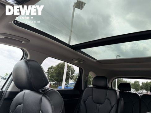 Used 2022 Kia Sorento EX w/ Panoramic Sunroof Package FWD image 19