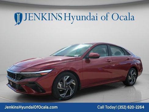 Used 2025 Hyundai Elantra SEL FWD image 7