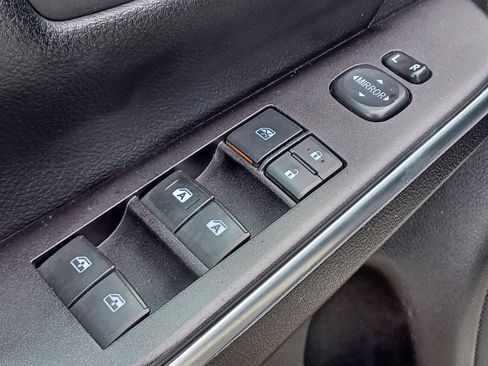Used 2016 Toyota Camry SE w/ Moonroof Package FWD image 12