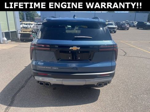 Used 2025 Chevrolet Traverse LT image 9