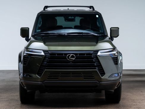 Used 2024 Lexus GX 550 w/ Accessory Package (2T) AWD/4WD image 2