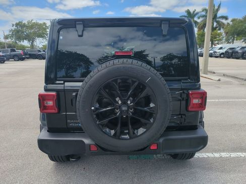 Used 2025 Jeep Wrangler Unlimited Sahara w/ Safety Group AWD/4WD image 7