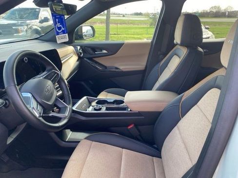 Used 2025 Chevrolet Equinox ACTIV w/ Safety and Technology Package AWD/4WD image 11