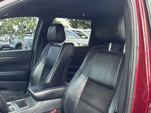 Used 2017 Jeep Grand Cherokee Altitude AWD/4WD image 10