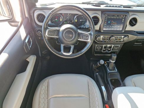 Used 2022 Jeep Wrangler Unlimited Sahara image 22