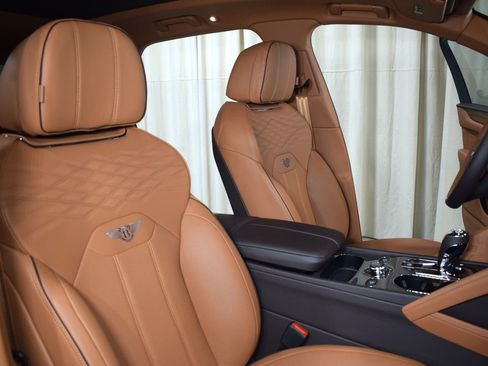 New 2025 Bentley Bentayga image 25
