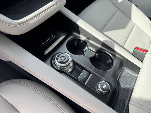 New 2025 Ford Explorer Active w/ Active Comfort Package image 13